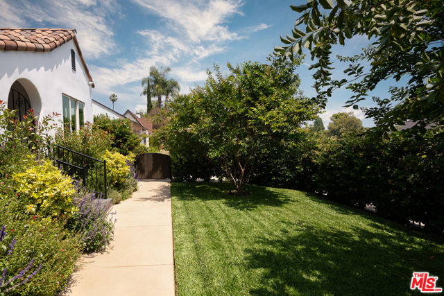 1841 Rose Villa Street, Pasadena CA: https://media.crmls.org/mediaz/04749b61-9b30-406e-81bc-da2a2f99ef81.jpg