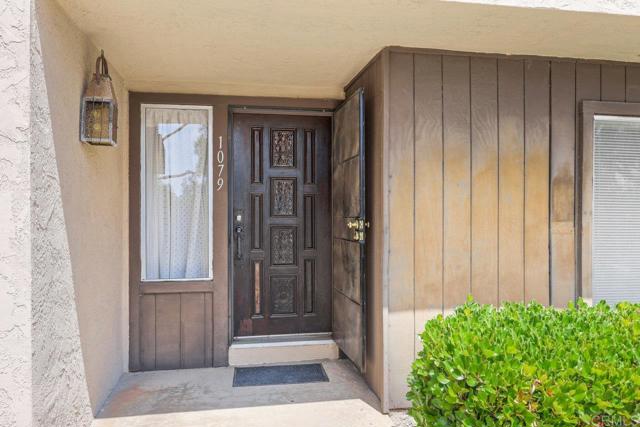 1079 Las Rosas Court, Chula Vista CA: https://media.crmls.org/mediaz/04758255-91fe-4ade-8cc9-b925b938b11c.jpg