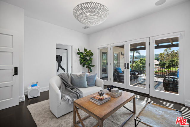 9928 Toluca Lake Avenue, Toluca Lake CA: https://media.crmls.org/mediaz/04759b0b-93bf-4057-b7cd-80977ba995d6.jpg