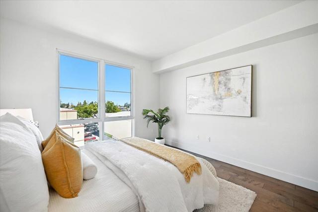 657 Walnut Street, San Carlos CA: https://media.crmls.org/mediaz/0475d4a2-ac21-4073-87ef-0457a65d3d0c.jpg