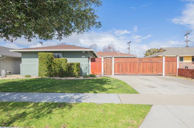 607 La Mesa Drive, Salinas CA: https://media.crmls.org/mediaz/0475f1f0-08fd-4fc8-a349-c0a599efd8a6.jpg