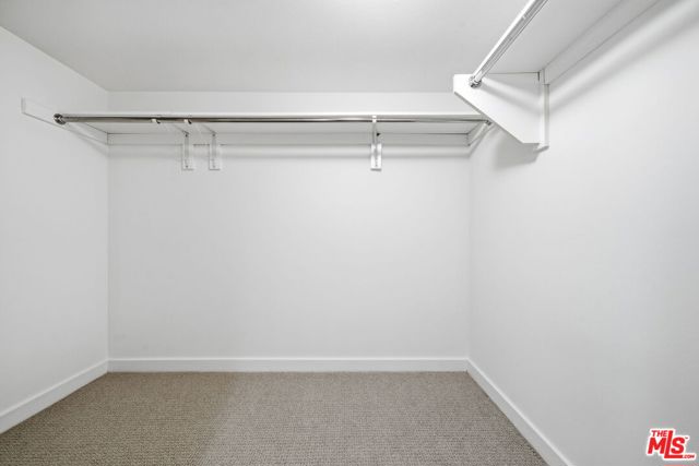 13700 Marina Pointe Drive, Marina del Rey CA: https://media.crmls.org/mediaz/0476ca8a-04ca-4ad2-a611-8dc8119c153b.jpg