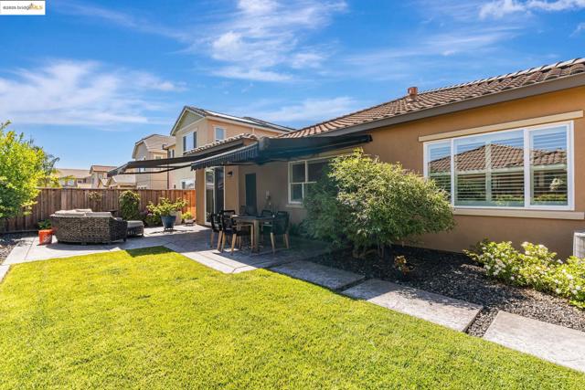 226 Wynn St, Oakley CA: https://media.crmls.org/mediaz/04771706-4120-40ce-b8ce-10cc520b0872.jpg