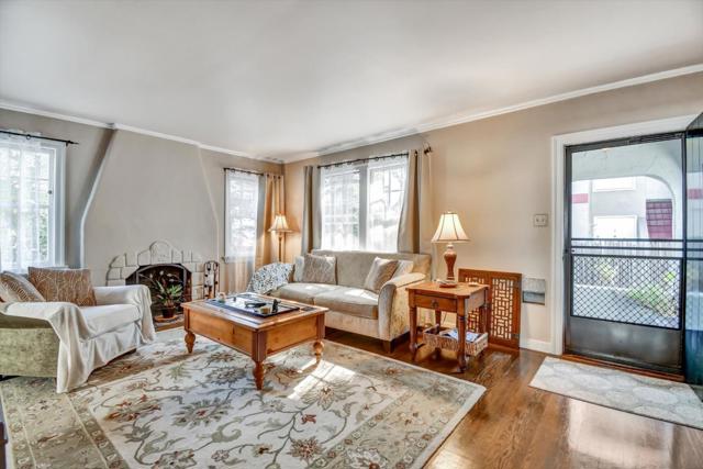 1137 Capuchino Avenue, Burlingame CA: https://media.crmls.org/mediaz/0477c5f7-f8bf-4159-ae78-8064d9031f44.jpg