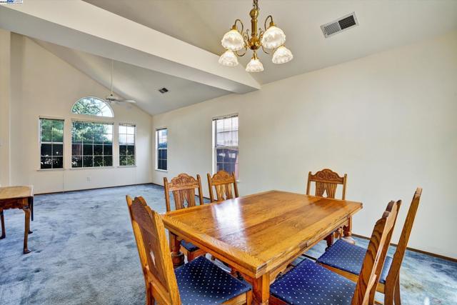 1400 Tennis Ln, Tracy CA: https://media.crmls.org/mediaz/04784554-ec6e-4f88-9d08-3526953d178d.jpg
