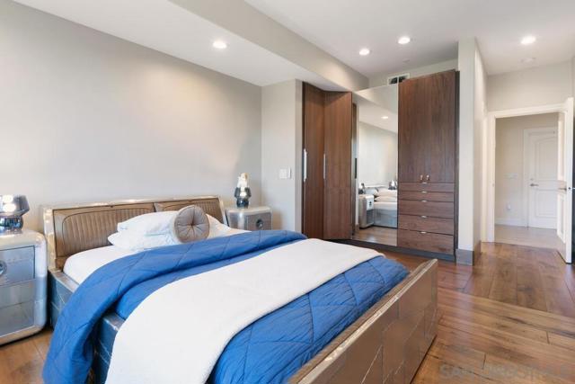 6617 Muirlands Dr, La Jolla CA: https://media.crmls.org/mediaz/04787862-09d3-4b06-8242-1b929360e106.jpg