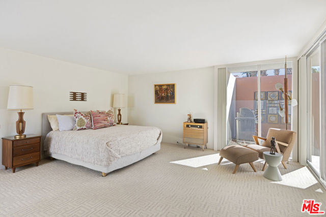 6 Cody Court, Rancho Mirage CA: https://media.crmls.org/mediaz/0478e682-b6e2-400d-aa3f-dcc4c1ccee67.jpg