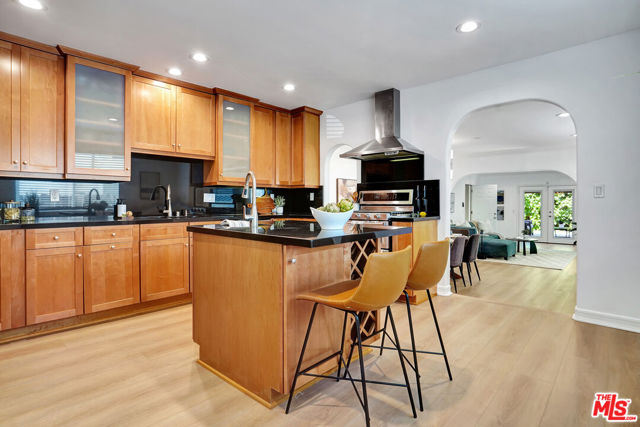 4476 Calhoun Avenue, Sherman Oaks CA: https://media.crmls.org/mediaz/0479645b-4be9-4afe-afba-233d8c876fd1.jpg