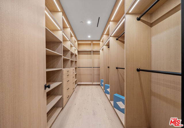 11317 Valley Spring Lane, Studio City CA: https://media.crmls.org/mediaz/047a0410-a77b-4bf0-b01f-037cac829805.jpg