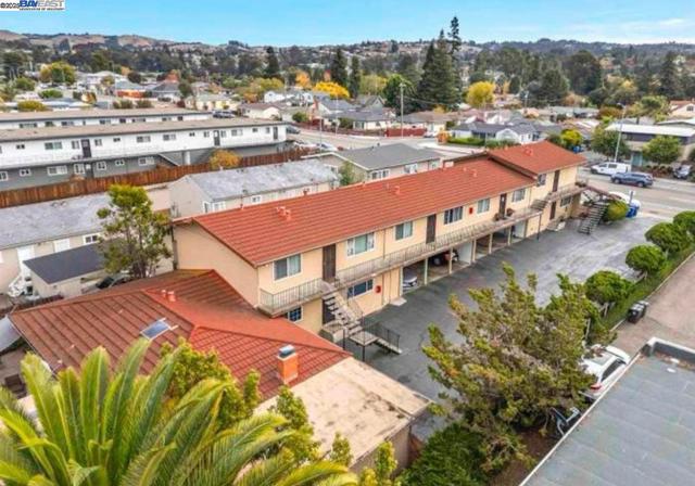 2540 Grove way, Castro Valley CA: https://media.crmls.org/mediaz/047a145c-4a35-4ac2-9bef-432529418d17.jpg