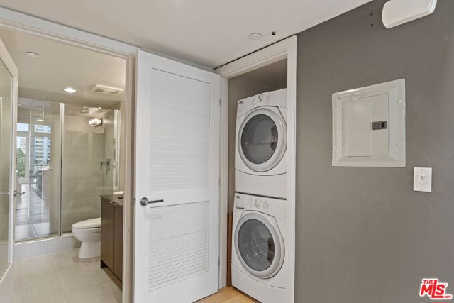 600 S Ridgeley Drive, Los Angeles CA: https://media.crmls.org/mediaz/047a56d3-eb78-42be-8d57-82720ce64b80.jpg