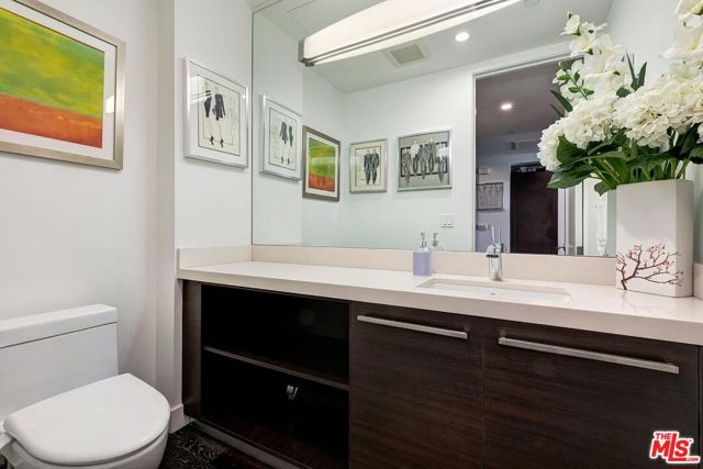 855 N Croft Avenue, Los Angeles CA: https://media.crmls.org/mediaz/047b532a-db27-484c-b423-3f69db2acd68.jpg