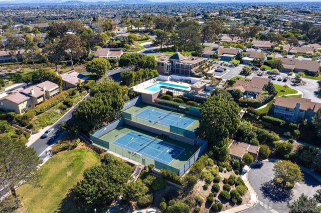 2162 Caminito Circulo Sur, La Jolla CA: https://media.crmls.org/mediaz/047c6fbb-5968-40bf-8fb7-cf745067e5d6.jpg