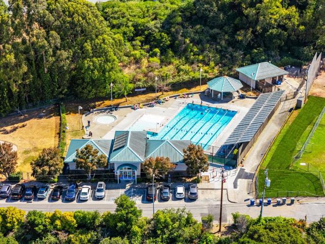 460 San Bruno Avenue, Brisbane CA: https://media.crmls.org/mediaz/047cba55-3c7f-4d83-a096-4a1f90b500ce.jpg