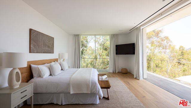 1920 Rial Lane, Los Angeles CA: https://media.crmls.org/mediaz/047d267c-c440-477b-a919-ed19b481c959.jpg