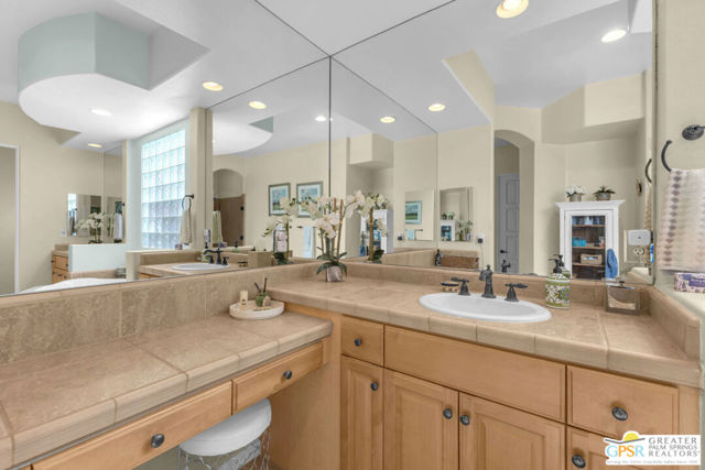 41728 Via Treviso, Palm Desert CA: https://media.crmls.org/mediaz/047de84d-6561-4e8e-9ff1-a436a3c2aeb5.jpg