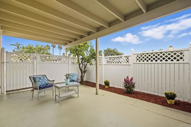 3902 Vista Campana N, Oceanside CA: https://media.crmls.org/mediaz/047efe4e-1102-4507-8d3d-3d6d536ea781.jpg
