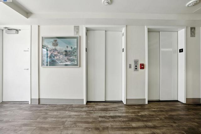989 Webster, Oakland CA: https://media.crmls.org/mediaz/047f0fcb-ed8f-4a77-bc68-502de36c3bda.jpg