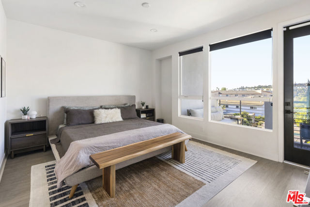 1417 N Lincoln Lane, Los Angeles CA: https://media.crmls.org/mediaz/047f2371-b4d9-4610-828a-c84a2466829a.jpg