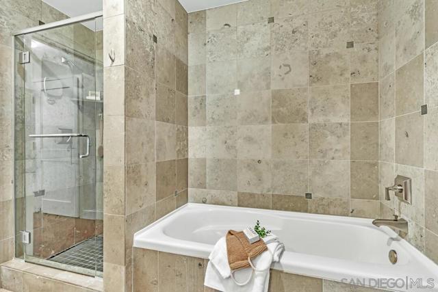 700 W E St, San Diego CA: https://media.crmls.org/mediaz/047f55a6-78ef-40ac-8e3e-40414ce20812.jpg