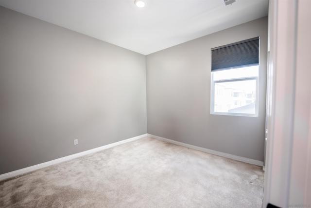 1777 Whitmore Loop, Chula Vista CA: https://media.crmls.org/mediaz/047f9ec4-bc80-4703-ba21-5b9008ae4d79.jpg