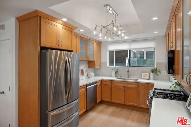234 S Tower Drive, Beverly Hills CA: https://media.crmls.org/mediaz/047fb339-0c35-403b-b04b-c034284eaf67.jpg