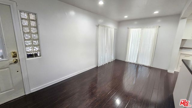 3212 De Witt Drive, Los Angeles CA: https://media.crmls.org/mediaz/04805838-863b-483c-94f7-4d7392cccf85.jpg