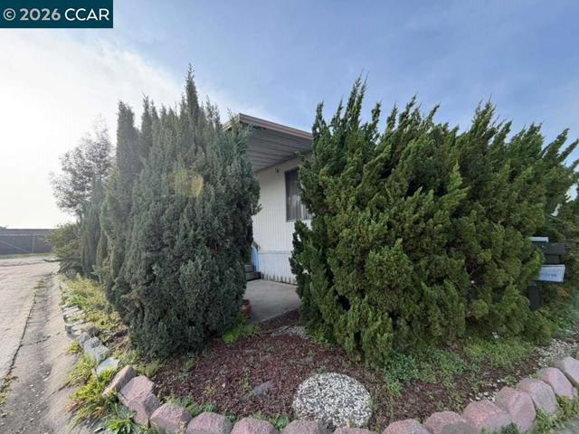 28227 Murcia St, Hayward CA: https://media.crmls.org/mediaz/0480aa67-6ebb-442a-bdbb-0550a60a58d1.jpg