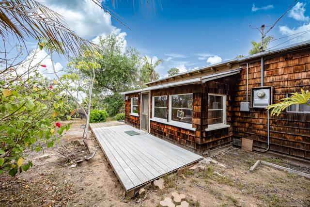890 Capri Rd, Encinitas CA: https://media.crmls.org/mediaz/0480ca7c-fe33-45a5-90e7-1e3bfd17f844.jpg