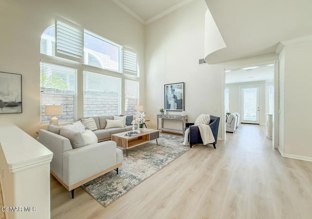 3030 Hollycrest Avenue, Thousand Oaks CA: https://media.crmls.org/mediaz/048119fc-0df1-45fb-80f4-da676ab1de10.jpg