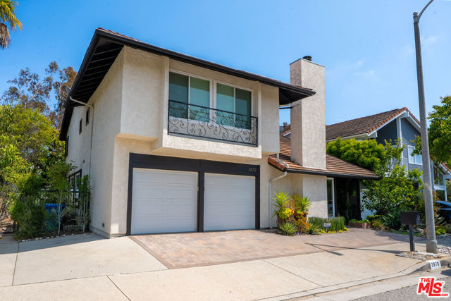 2870 Angelo Drive, Los Angeles CA: https://media.crmls.org/mediaz/04814dba-c799-4e5d-a6c3-c571d46a5984.jpg