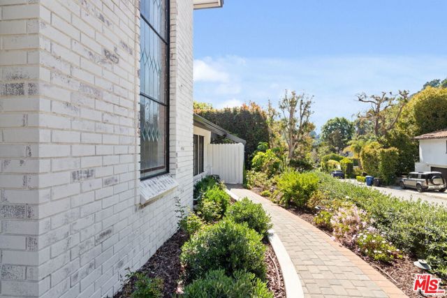 Drew Fenton | 1060 Chantilly Road Los Angeles CA | MLS: 7138387