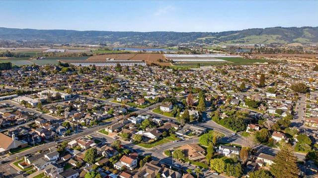 65 Monte Vista Avenue, Watsonville CA: https://media.crmls.org/mediaz/0482f9eb-9af5-4f2e-8061-48add32524e4.jpg
