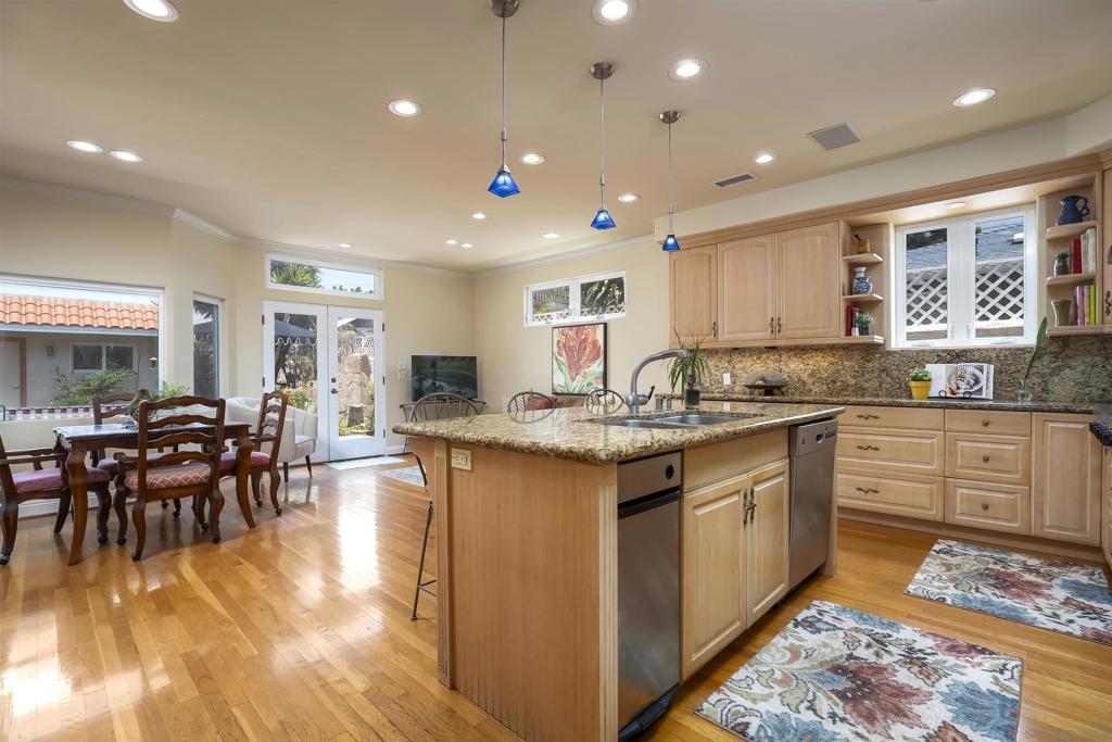 4330 Niagara Avenue - photo 9