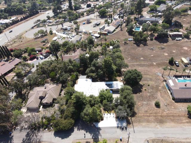 3216 Fair Oaks Ln, Spring Valley CA: https://media.crmls.org/mediaz/0483f4ae-a6a3-4082-a58f-dfd9f9ecf113.jpg