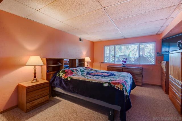 2661 Montclair St, San Diego CA: https://media.crmls.org/mediaz/0484382c-41fe-474b-bfe6-13d55d056074.jpg