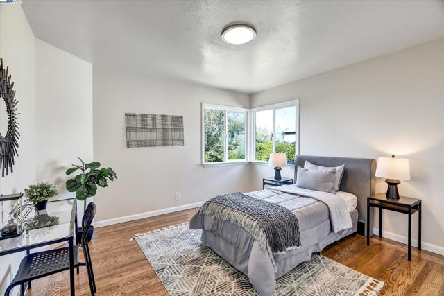 1551 Merced St, Richmond CA: https://media.crmls.org/mediaz/0484964c-7f37-49a1-9949-80ecea4eb35d.jpg