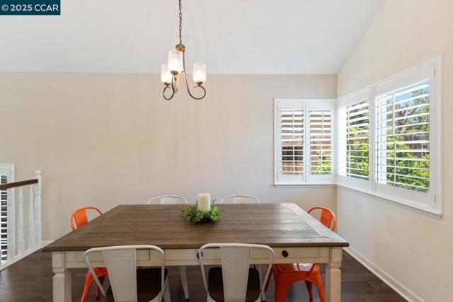 313 Willowwood Ct, Vacaville CA: https://media.crmls.org/mediaz/0484a207-35c7-4ff3-9279-d31dfd00c561.jpg