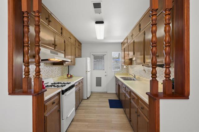 742 Jefferson Avenue, Chula Vista CA: https://media.crmls.org/mediaz/0484adf6-9f13-4a11-a870-d7d7ee2f58be.jpg