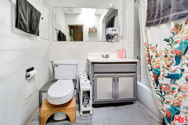 4112 Tracy Street, Los Angeles CA: https://media.crmls.org/mediaz/0484e533-510a-47e9-a159-abfb4e011130.jpg