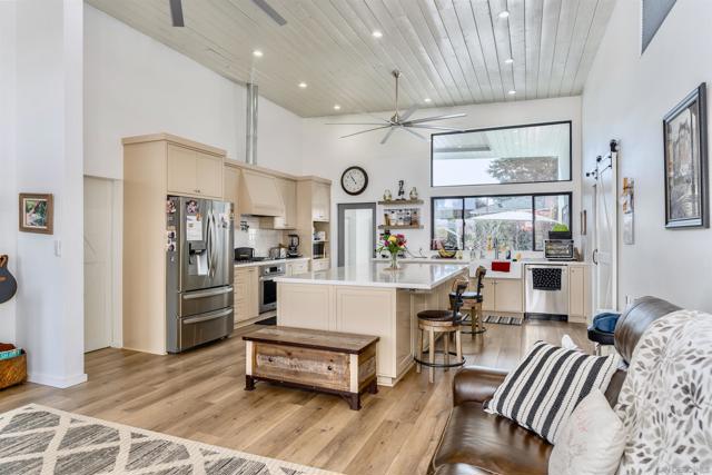 9226 Briercrest Dr, La Mesa CA: https://media.crmls.org/mediaz/04857351-c1cc-4ec7-a0cd-15d89d6f94ad.jpg