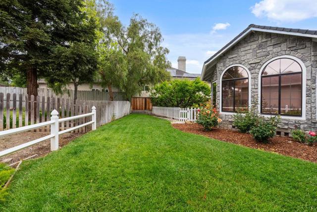 105 Louise Circle, Hollister CA: https://media.crmls.org/mediaz/048577c0-dd95-48af-b71e-7f3eae79f59c.jpg
