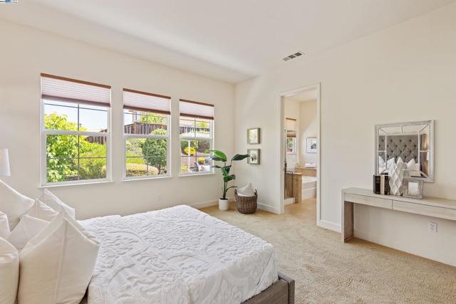 2715 Palatino Ct, Dublin CA: https://media.crmls.org/mediaz/048597ce-6aba-4959-ad66-7ddef5bfd771.jpg