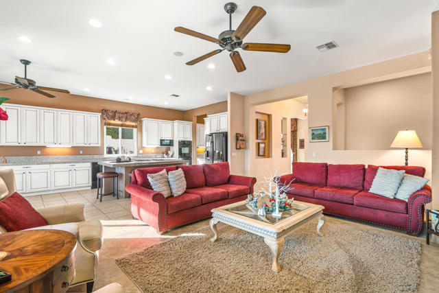 17 Corte Del Sol, Rancho Mirage CA: https://media.crmls.org/mediaz/0485cb70-b652-476a-9467-8579084729c6.jpg
