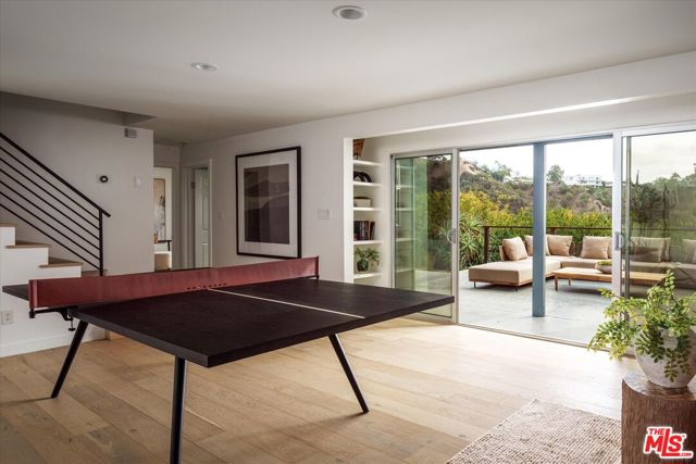 7420 Cervantes Place, Los Angeles CA: https://media.crmls.org/mediaz/0485cfcb-09d0-475f-8896-3abd0be90163.jpg