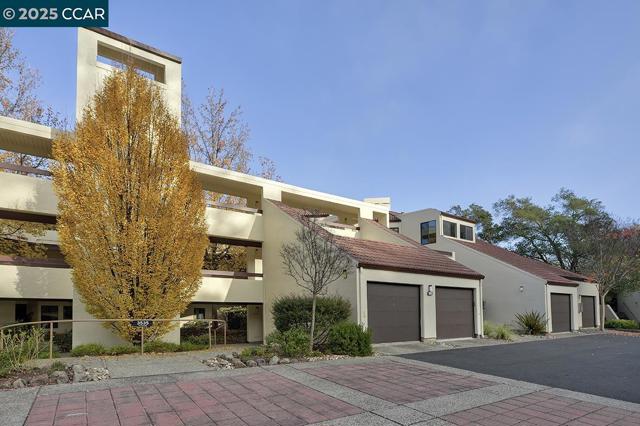 3535 Terra Granada Dr, Walnut Creek CA: https://media.crmls.org/mediaz/048662fa-9284-46d6-b5de-ef0e0946adad.jpg