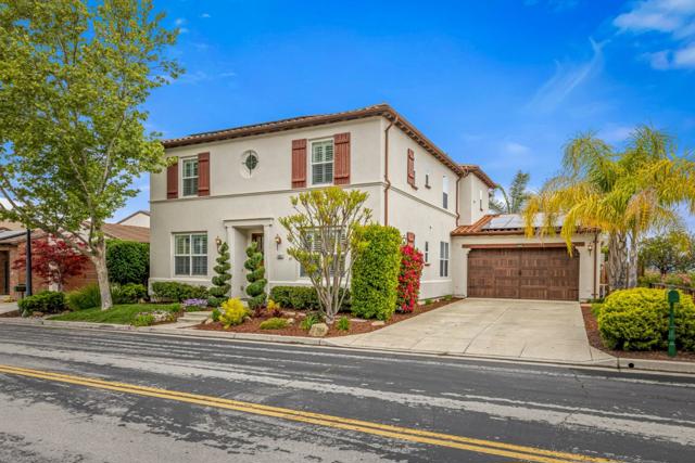 6600 Eagle Ridge Court, Gilroy CA: https://media.crmls.org/mediaz/0486a0d0-360c-4d87-806b-87d5c0b78082.jpg