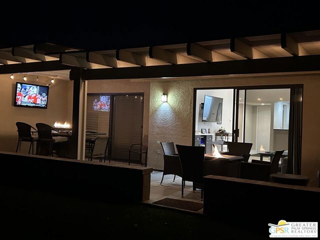 40165 Baltusrol Circle, Palm Desert CA: https://media.crmls.org/mediaz/04870789-1ad4-452d-8689-7caa06364f15.jpg