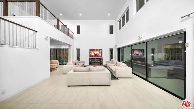 12553 N Ridgeline Road, Porter Ranch CA: https://media.crmls.org/mediaz/04870d12-1ad7-4595-b75e-4ffee8cc87c4.jpg