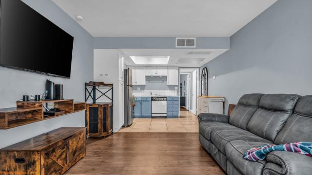 Image 3 of 17 For 64291 Spyglass Avenue 11
